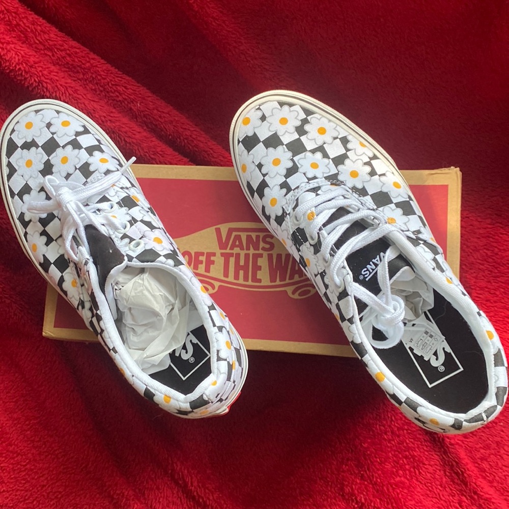 Women’s Van Sneakers New in Box Size 9.5 Flower Checkerboard Multi Colored